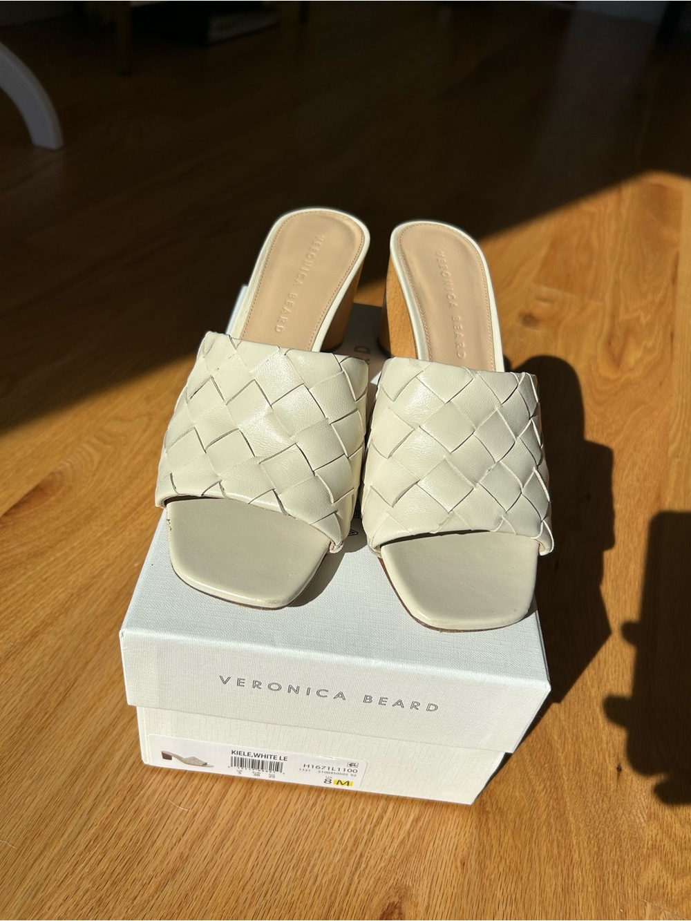 Veronica Beard Kiele Cream Woven Slide Sandals size 8, worn once.